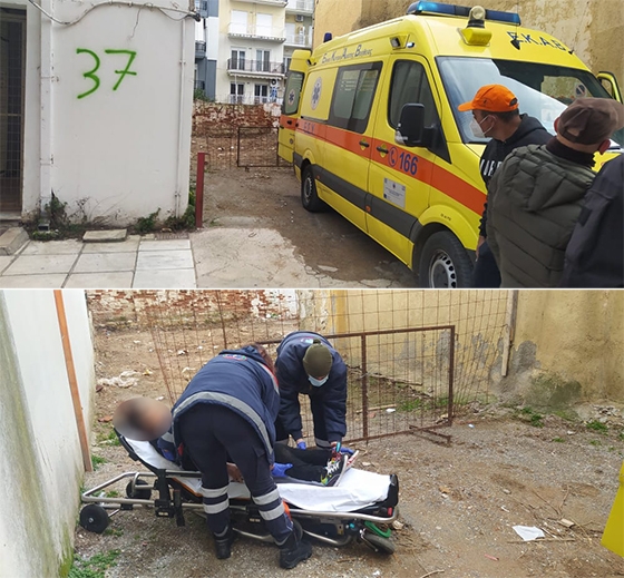 Η στιγμή που η δράστιδα και τραυματίας μεταφέρεται από το πλήρωμα του ΕΚΑΒ